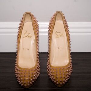 Christian Louboutin ,  37 1/2 , Nude